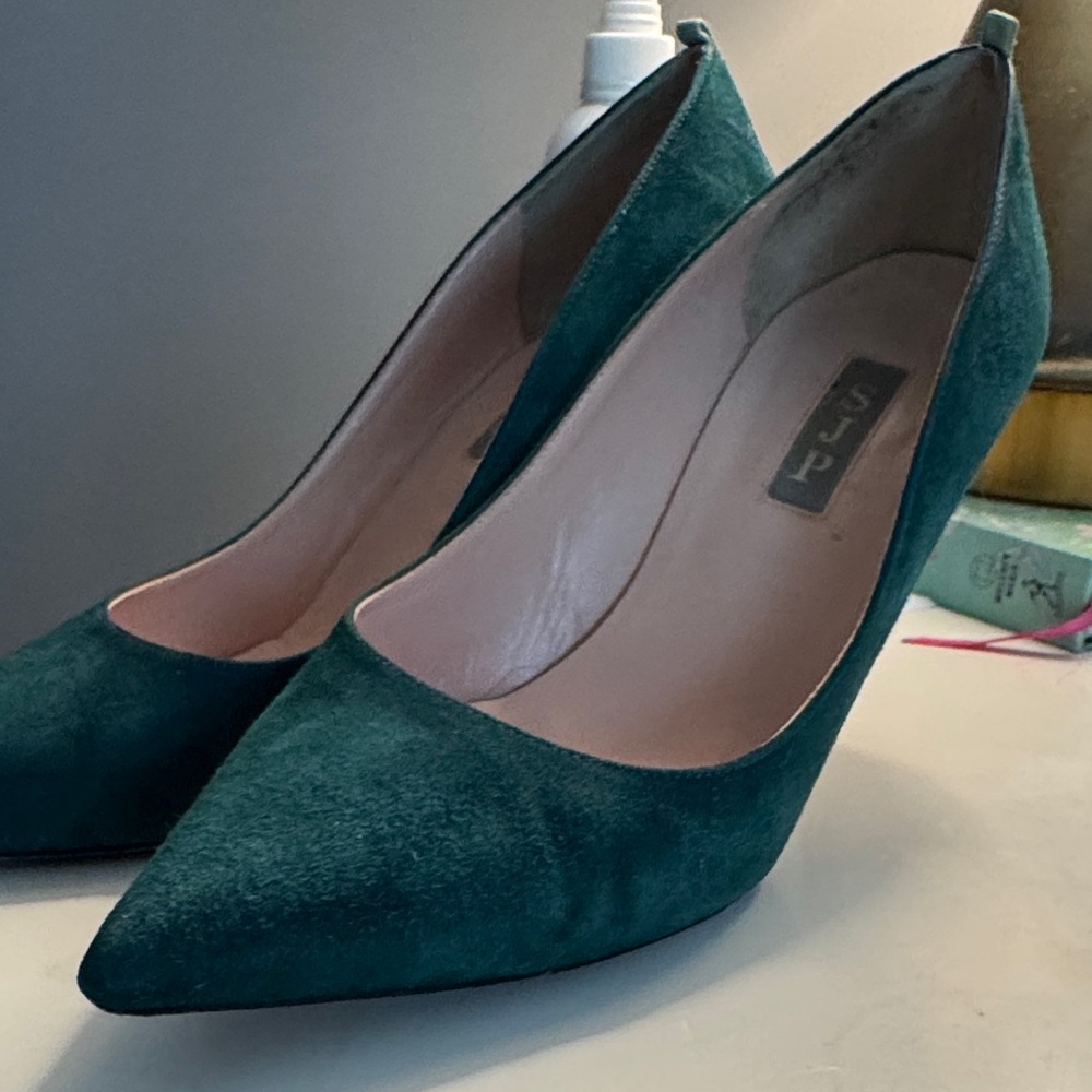 Sarah Jessica parker Green Suede heels fawn